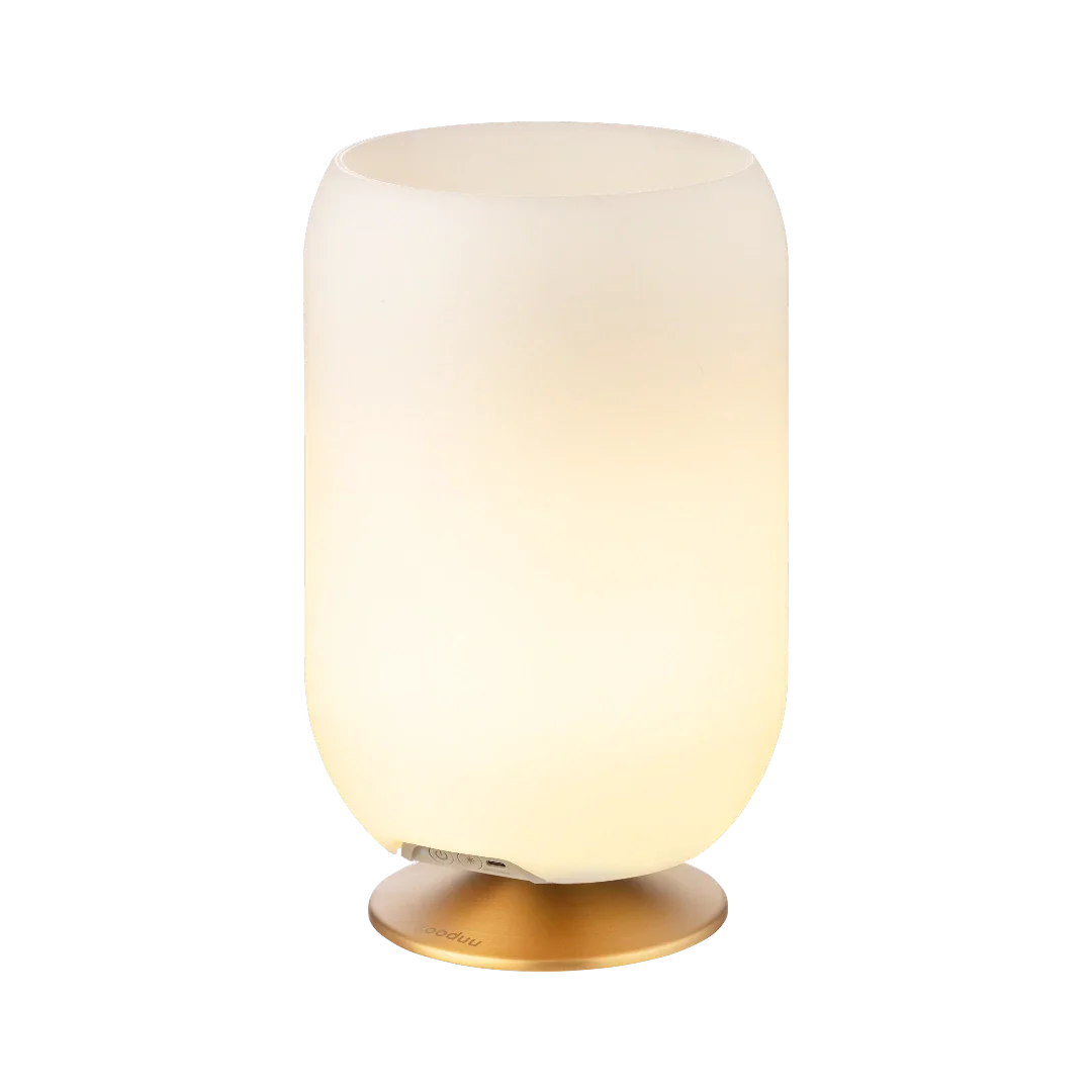 Lámpara minimalista LED de mesa con base dorada, luz cálida para interiores y exteriores.
