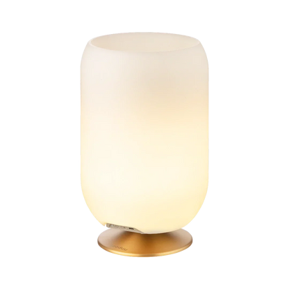 Lámpara minimalista LED de mesa con base dorada, luz cálida para interiores y exteriores.